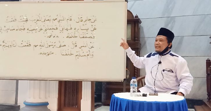 TEMA KAJIAN KAIFIYAT SHOLAT BERJAMAAH